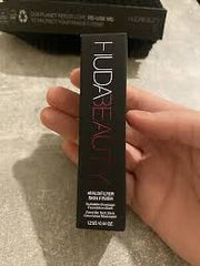 HUDA STICK FOUNDATION SHADE SHORTCAKE